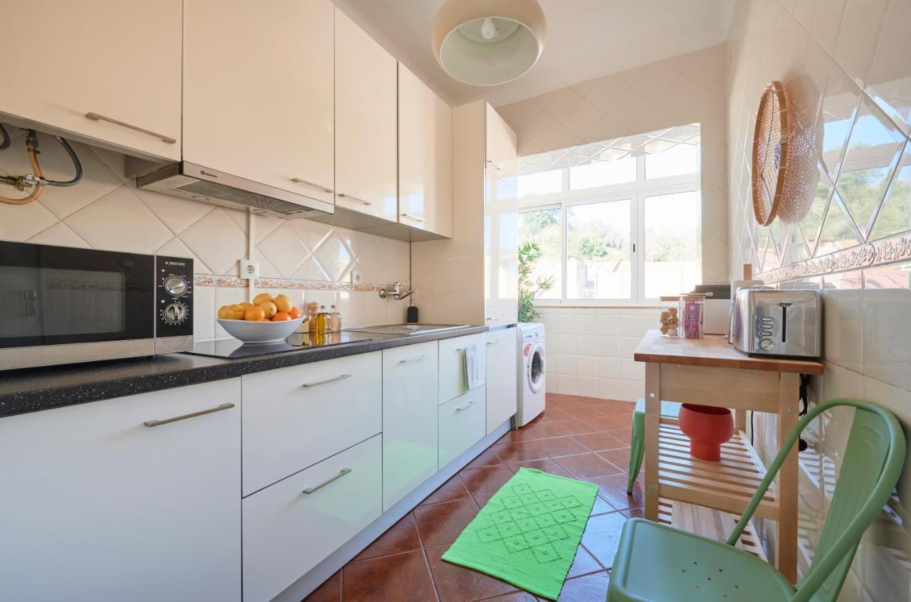 Central & Sunny 2Br Apt Near Beach, By Timecooler Setúbal Esterno foto