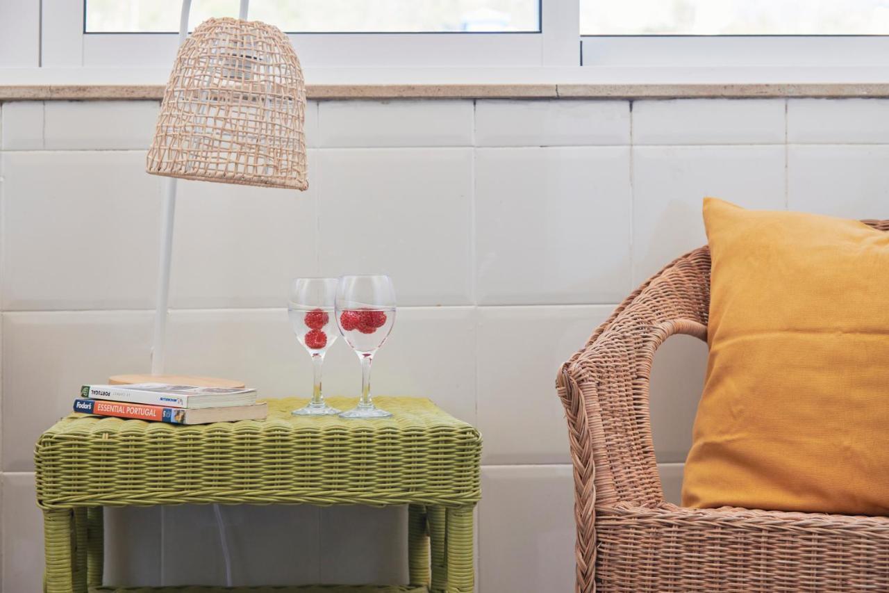 Central & Sunny 2Br Apt Near Beach, By Timecooler Setúbal Esterno foto