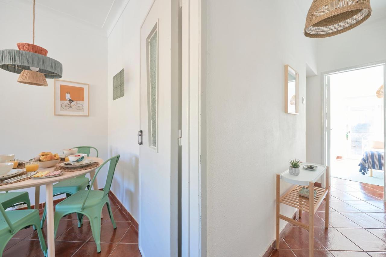Central & Sunny 2Br Apt Near Beach, By Timecooler Setúbal Esterno foto