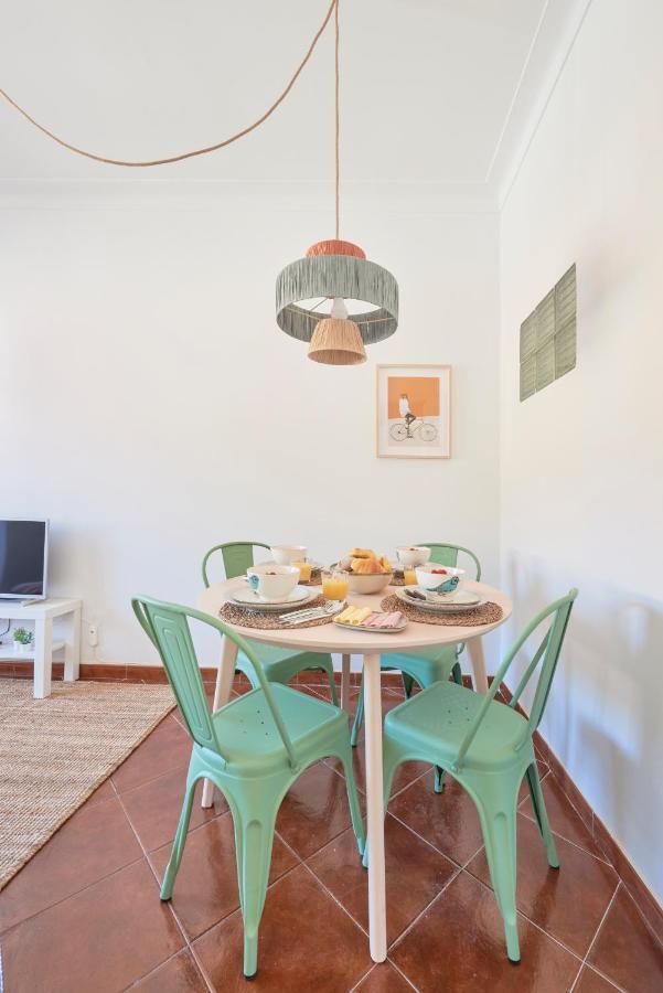 Central & Sunny 2Br Apt Near Beach, By Timecooler Setúbal Esterno foto